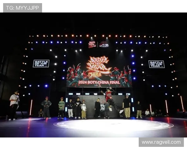 上海飞盘队在世界街舞大赛中以92分领先其他队伍展现实力