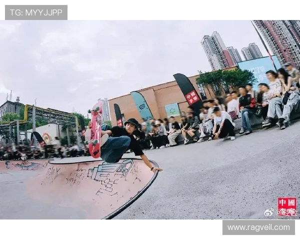 成都滑板队默契配合的秘密与技巧探讨分享