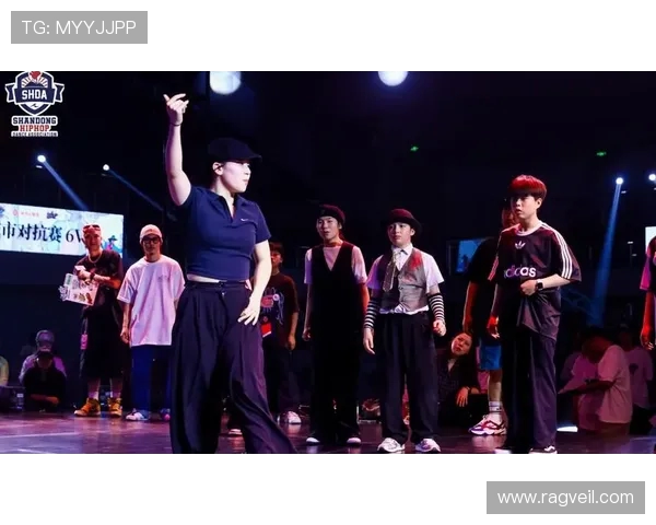 武汉街舞队在全国街舞比赛中荣获第4名展现实力与风采