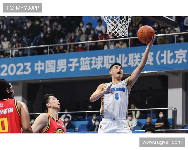 方硕的篮球之路:从青涩少年到CBA明星的奋斗历程与成长故事