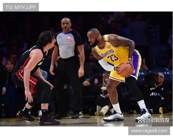 泰勒希罗在NBA赛季中的成长与突破分析