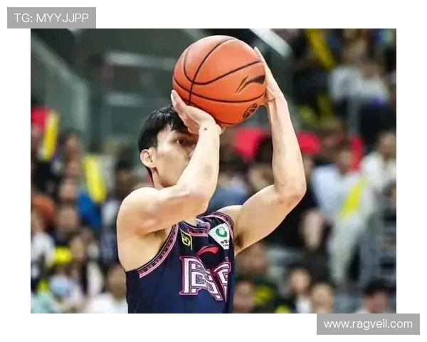 翟晓川的篮球之路:从青涩少年到赛场英雄的成长故事 翟晓川的篮球之路:从青涩少年到赛场英雄的成长故事