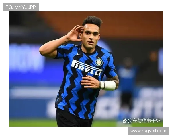 马丁内斯：从足球场上的传奇到生活中的智慧导师