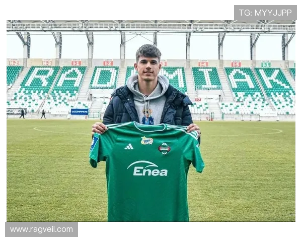 马尔基尼奥斯的传奇之路：从青涩小将到世界顶级后卫的蜕变故事