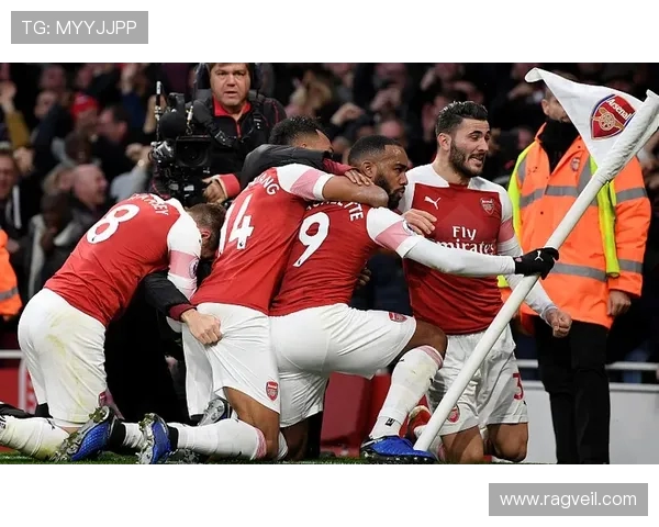 武汉足球队与深圳足球队赛后复盘分析双方战术意识与表现差异