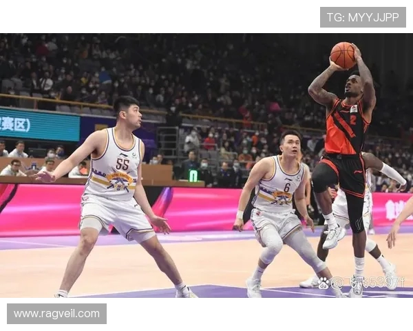 北京篮球队包夹战术解析与应用策略探讨